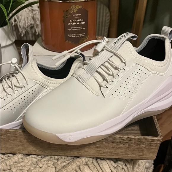 Clove White womans Nurse shoes W6 - Picture 1 of 4